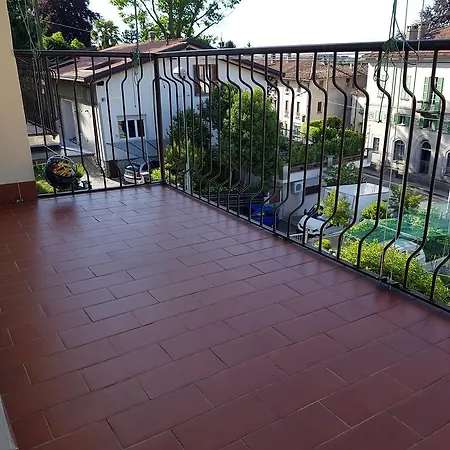 Apartment Casa Elena Albese Con Cassano